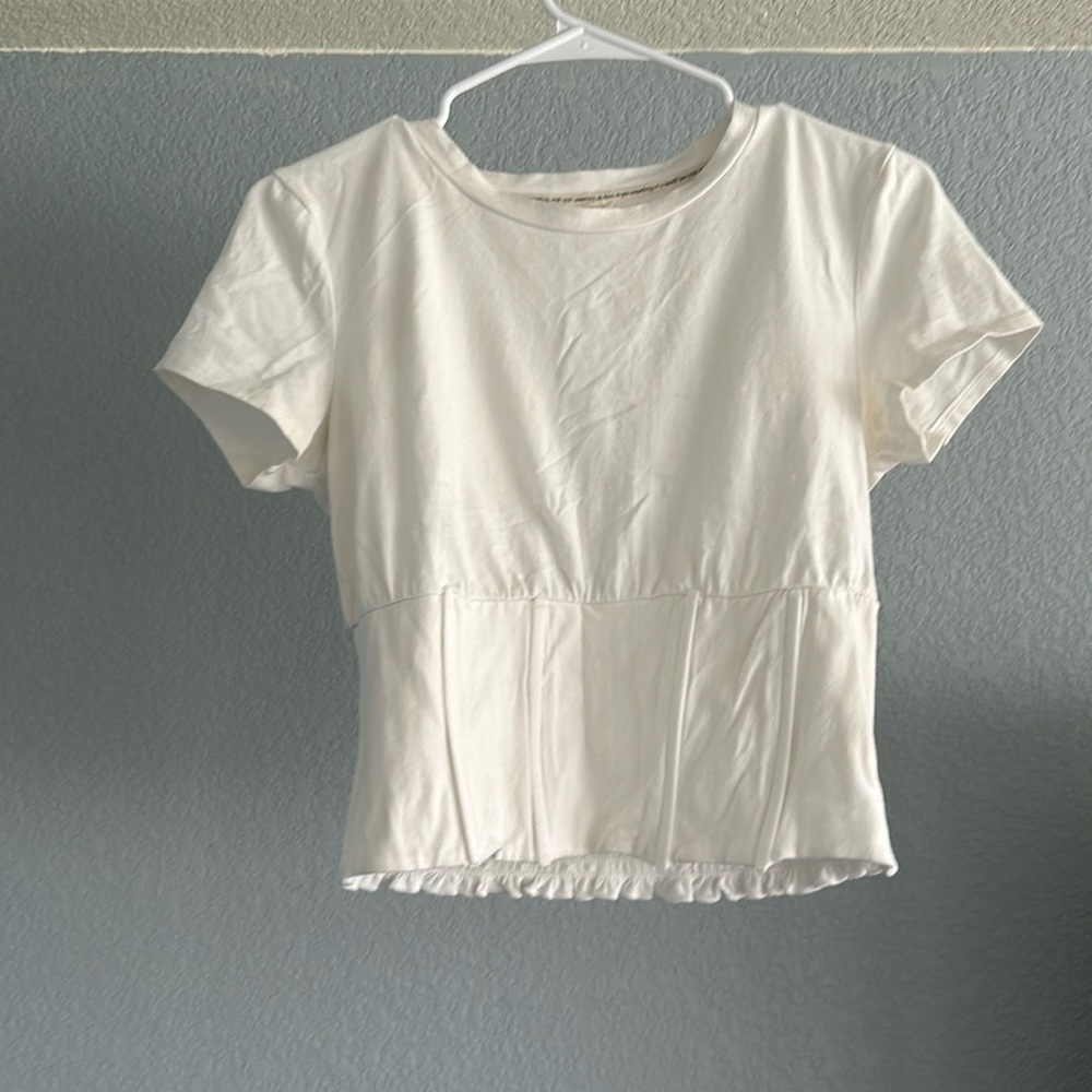 White tee shirt
